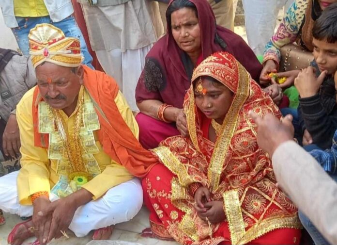 63 साल के दूल्हे की 24 साल की दुल्हन से शादी, जमकर डांस